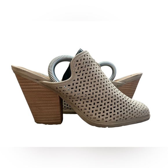 DV By Dolce Vita Perforated Taupe Heeled Mules Women’s Size 6.5 EUC - Picture 3 of 7